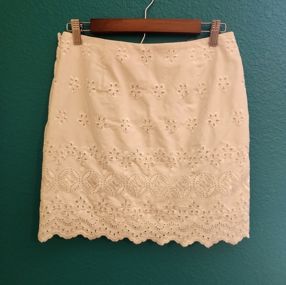Express White Embroidered Floral Print Eyelet Fully Lined Skirt 5/6 - Picture 2 of 5